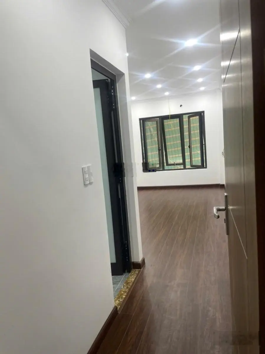 Bán nhà mới xây 35m thang máy xịn ô tô cách 5m