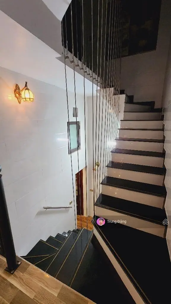 Nhà đẹp hoàng cầu, 5m ra vườn hoa 1.6, khu phân lô ở sướng, ngõ rộng 3m