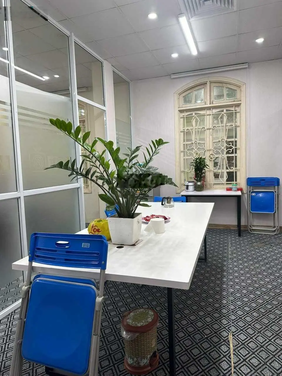 Bán nhà lô góc 8 tầng! 81m2, MT 9m. Phố Hoàng Quốc Việt. Phân lô-ôtô tránh, vỉa hè DT thuê 85tr/th