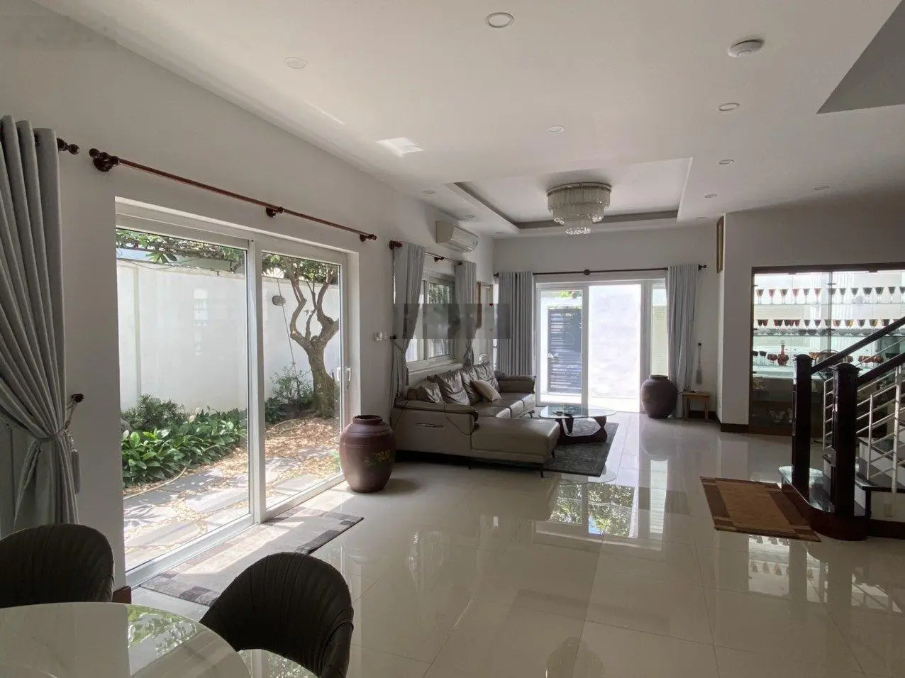 Bán biệt thự Khu Compound đường Trần Não Q 2. Dt: 9x23m T2L full NT. Giá: 42.5 tỷ. Lh: 0903398078