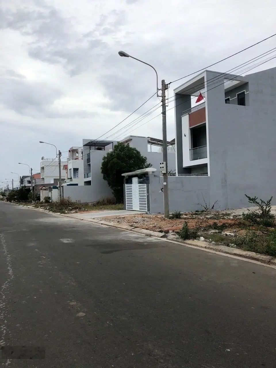 Ngộp - cần bán 100m2 thổ cư - MTKD Đào Duy Tùng - TP Phan Thiết giá ngộp - mã lô C2/34