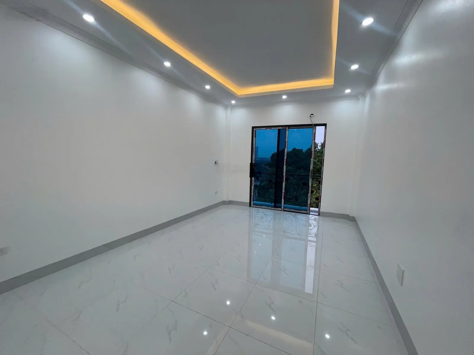 Siêu phẩm Văn Trì thang máy, ô tô vào nhà, view trường học thoáng vĩnh viễn, 35m2x6T, 8.2 tỷ