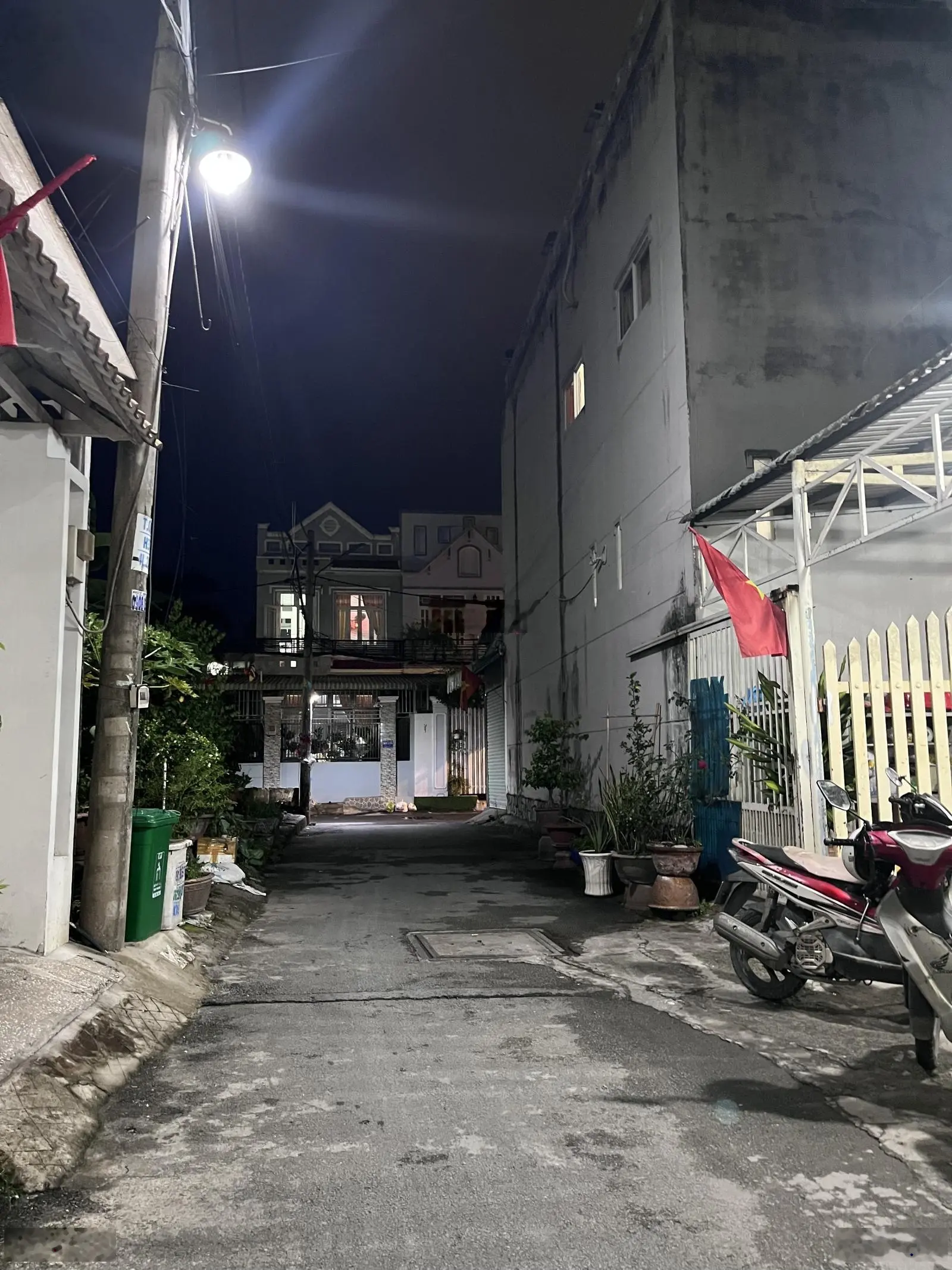 Bán nhà 3 tàng hẻm ô tô Quốc Lộ 13 Thủ Đức, 68m2 giá chỉ 5,5 tỷ, sổ hồng hoàn công đủ