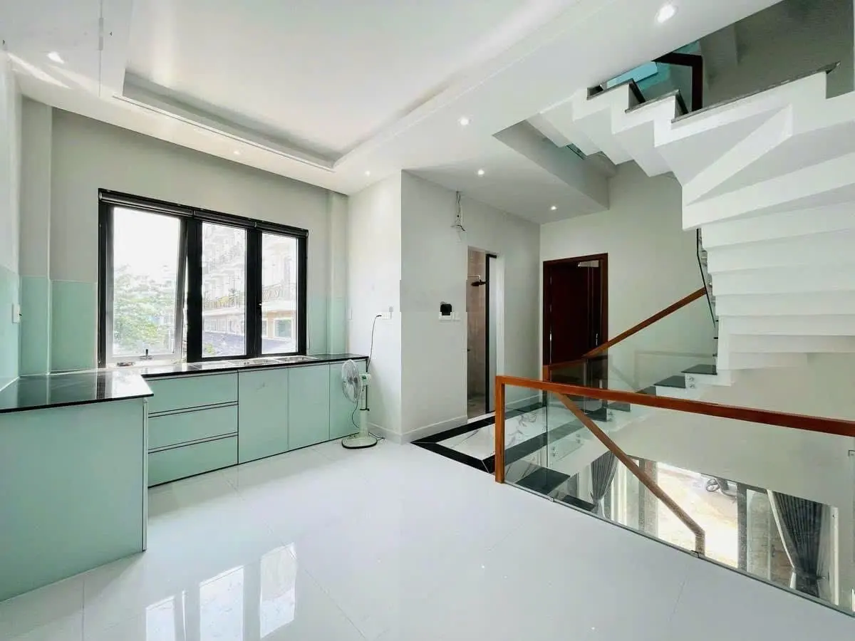Bán lỗ căn nhà Cao Thắng, Q3 50m2 1 trệt 3 lầu 4PN, 4WC. Đang cho thuê 20 tr/tháng. Sổ công chứng