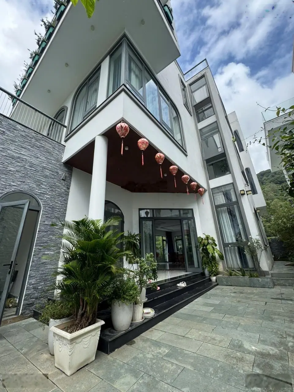 Bán đất biệt thự Lương Hữu Khánh - DT 300m2 - kèm căn biệt thự 3 tầng
