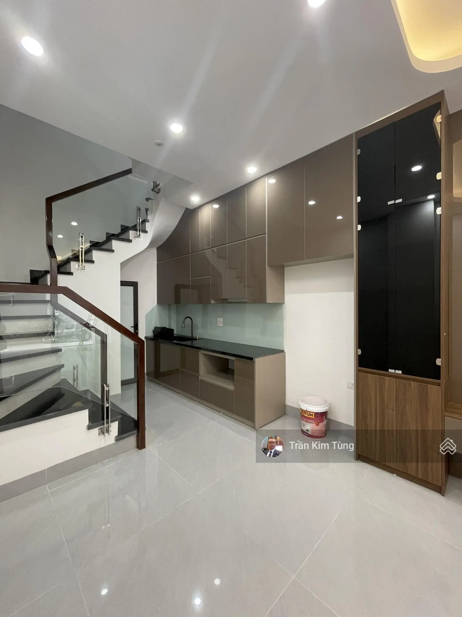 Bán nhà Phố Trạm 38m2 x 5 tầng, ngõ thoáng, ngay cầu vĩnh tuy, sổ đỏ chính chủ