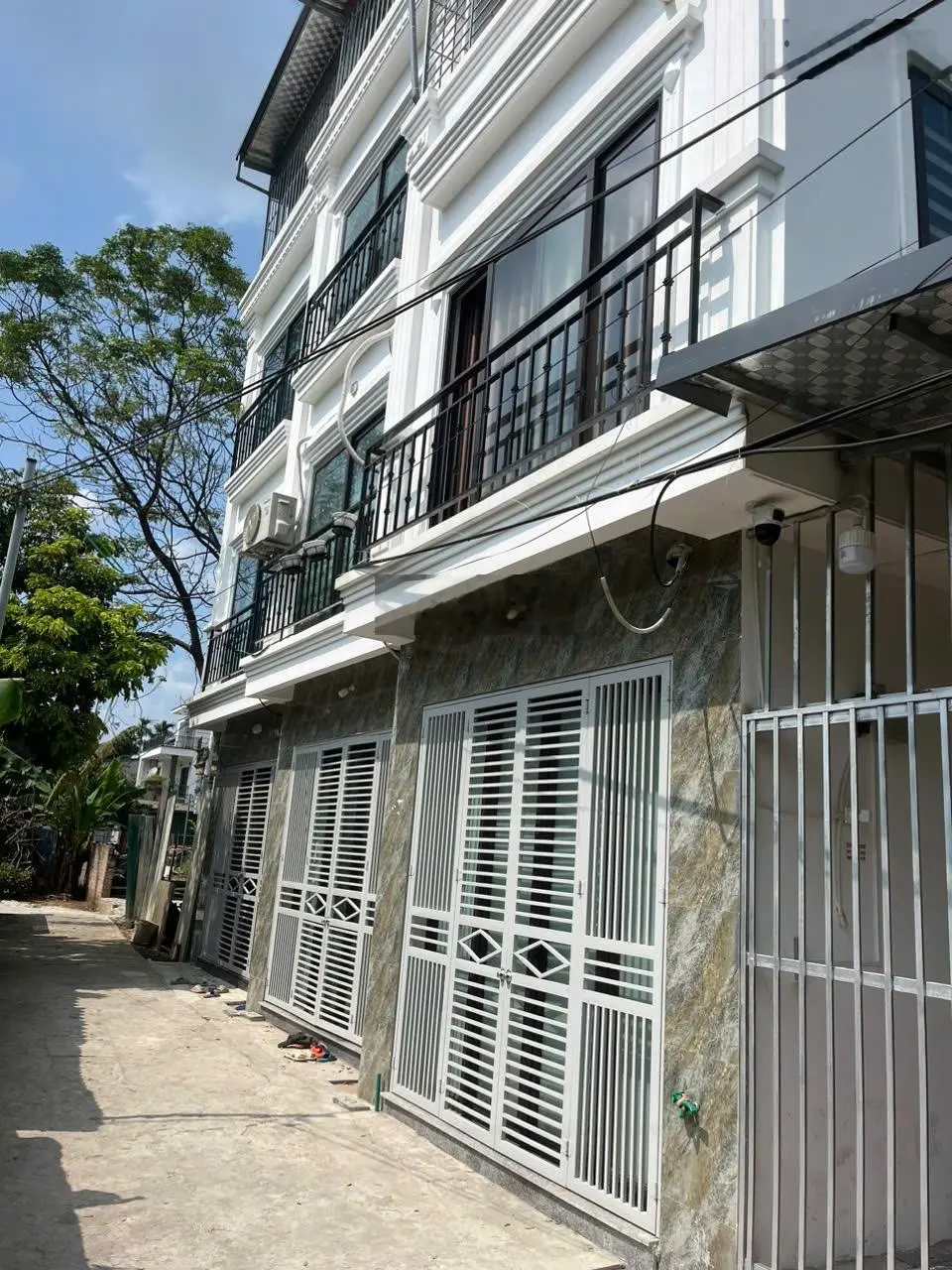 Nhà riêng 5 tầng S=30m2, có sổ, nhỉnh 4 tỷ, cách smartcity 1km, cách Aeon 1km, cách vincom 1,5km