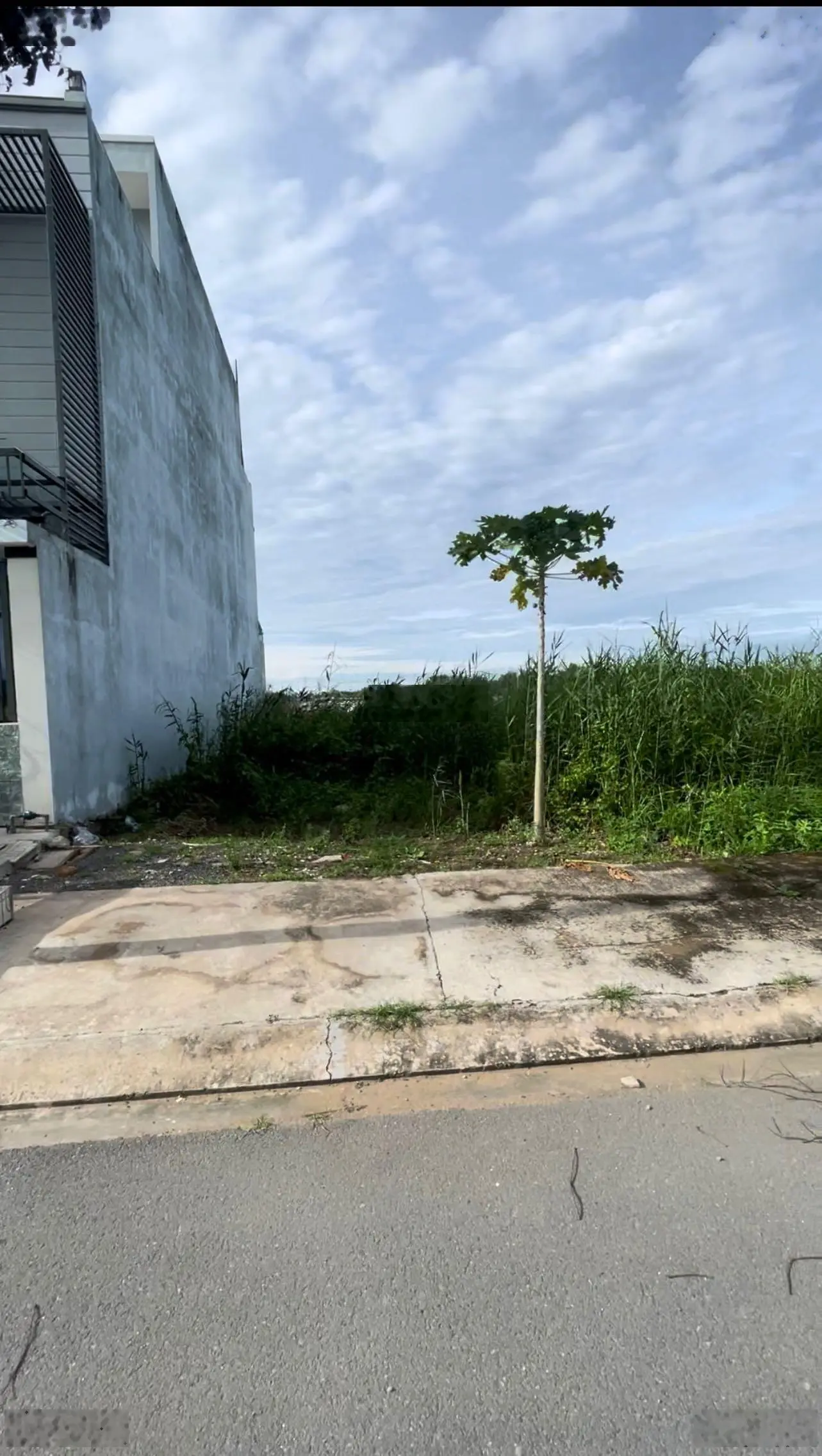 Nền đẹp giá tốt, đường số 10 LG 17m,DA Saigon Village, DT 90m2,trục thông T&T millenia giá chỉ 2tỉ4