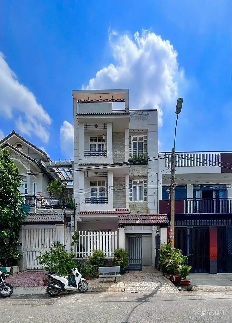 Bán nhà 1 trệt 2 lầu giá 15,5 tỷ, diện tích 126 m2, tại Hiệp Bình Chánh, Thủ Đức