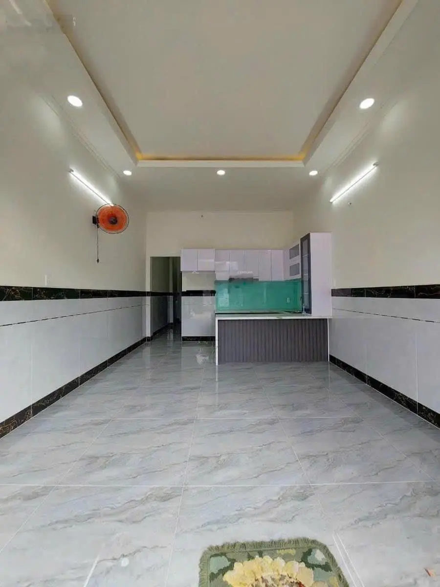 Bán gấp nhà giá 950tr , ngay chợ bình chánh , sổ hồng công chứng liền .