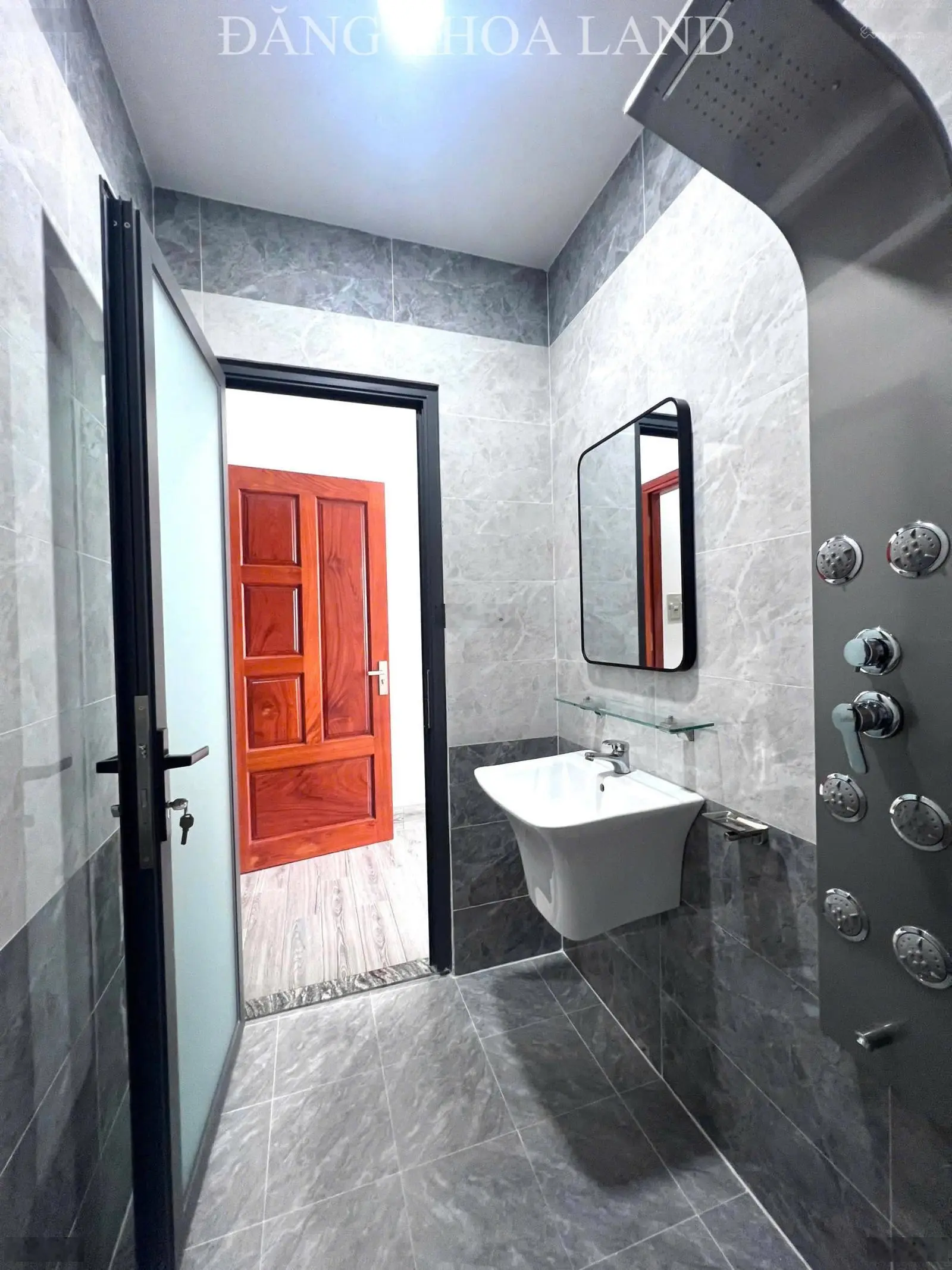 Nhà sát phạm văn đồng - xdkc hoàn công chuẩn- dt 68m2 gồm 4pn 5wc- full nội thất