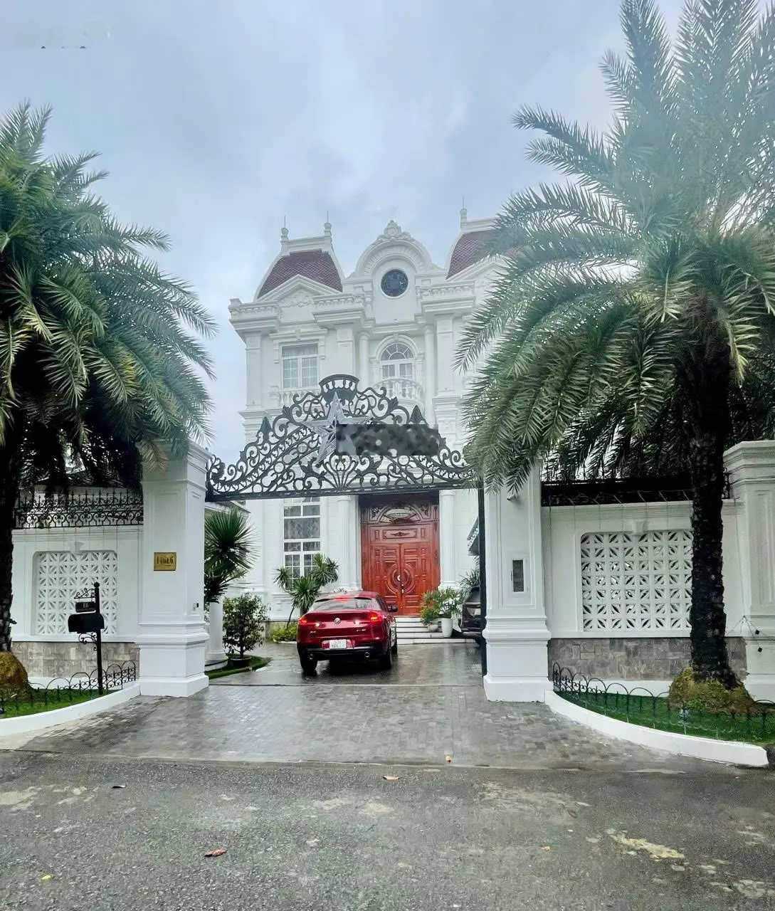 Villa cao cấp 146 đường Nguyễn Văn Hưởng. DT 17x50m. CN 777m2. Sân vườn, hồ bơi. Chỉ 186 tỷ