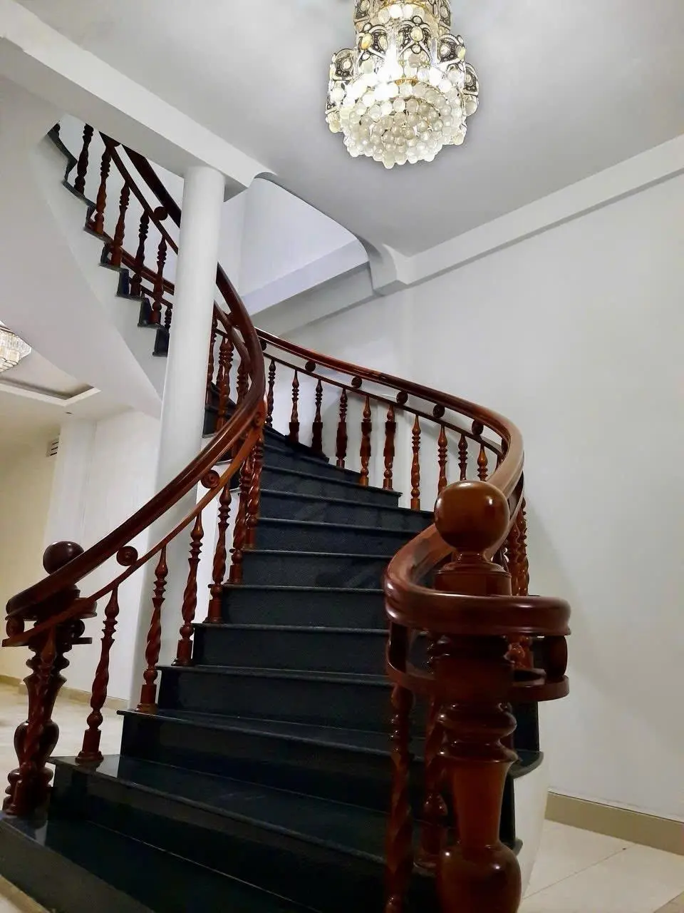 Bán nhà hẻm oto 7m Đặng Tất , cách biển chỉ vài trăm mét