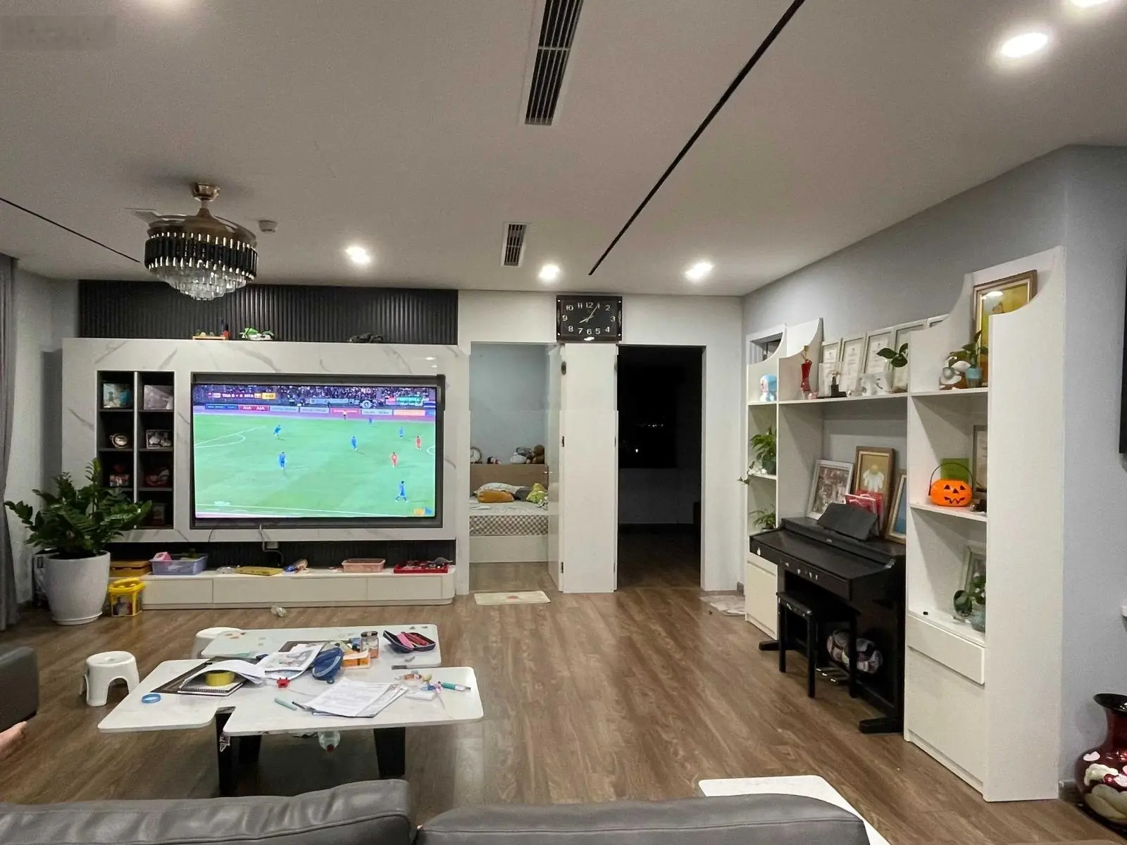 Bán nhanh căn hộ 3PN 2VS, diện tích 109m2, ban công ĐN, giá: 5.1 tỷ Le Grand Jardin Sài Đồng