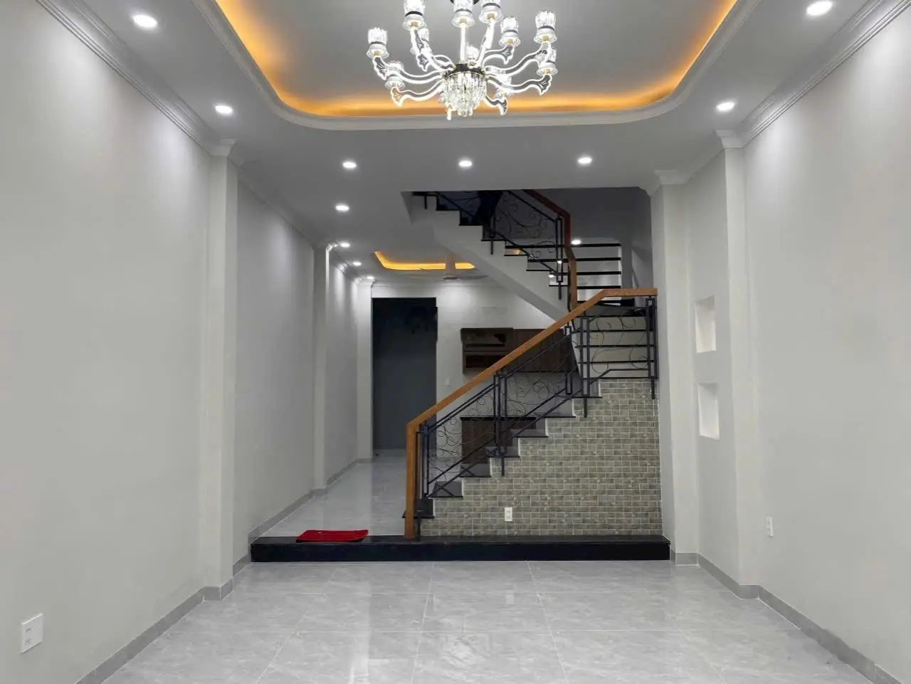 Nhà hiện đại đối diện Giga Mall - Đường thông, ô tô vào tận nhà, nội thất đầy đủ. đầy đủ công năng