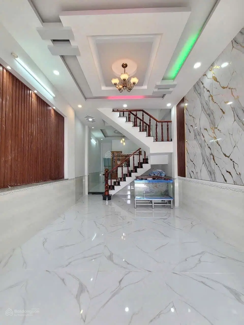 Nhà trệt lầu. 3 PN - 2 WC - sân xe hơi gần sân vận động Dĩ An. DT: 73.2m2. Đường 6m. Giá: 3.7 tỷ TL
