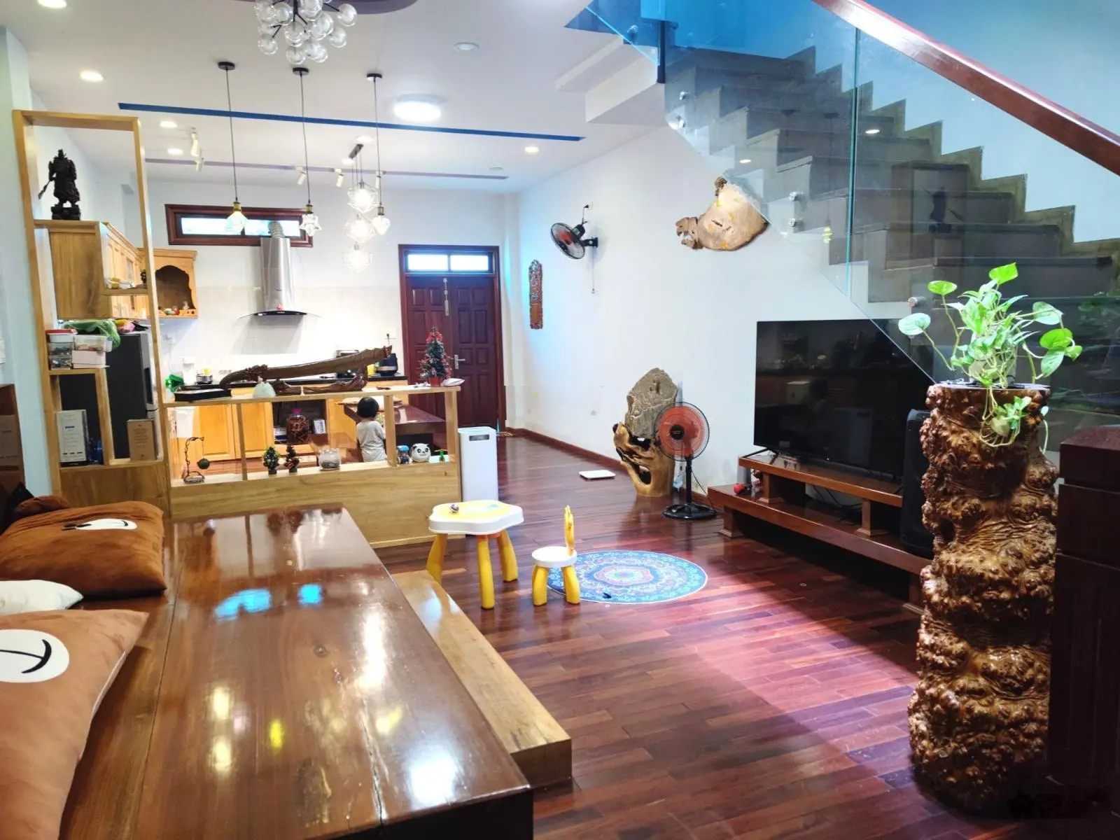 Bán nhà 3 tầng KĐT Lê Hồng Phong 2, 90m2 có sân để ô tô, full nội thất gỗ hiện đại!
