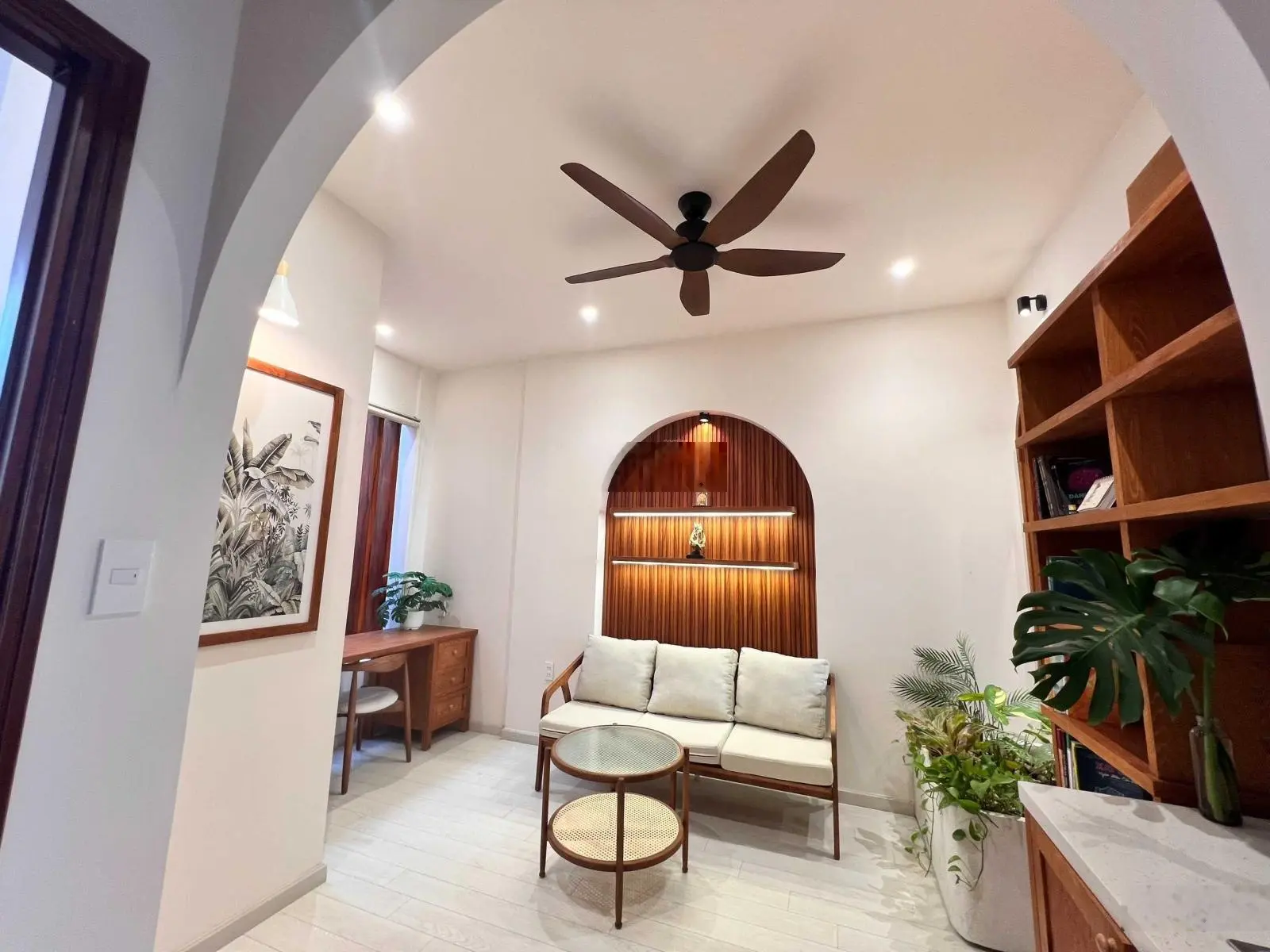 Bán nhà ven biển Mỹ Khê vị trí VIP sát Hồ Nghinh, giá đầu tư tốt