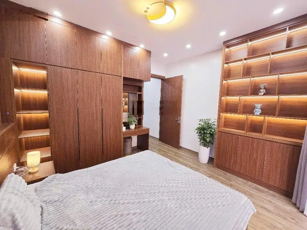 Bán nhà bùi xương trạch ngõ thông lô góc trước nhà rộng thoáng sổ nở hậu full nội thất ở ngay !!!