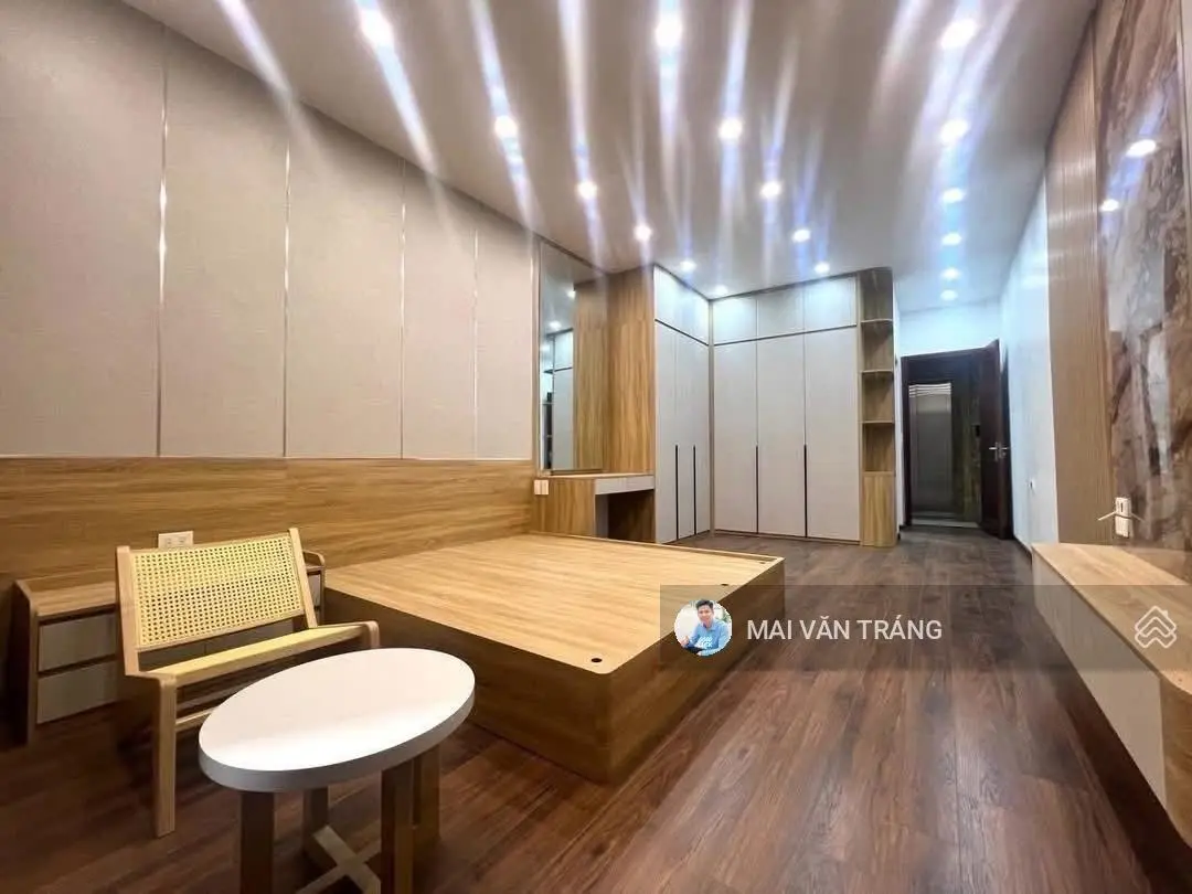 Hơn 8 tỷ! Bán nhà mễ trì hạ nam từ liêm, 40mx5t thang máy,lô góc 2 thoáng,20m ra ô tô,ngõ rộng 2.5m