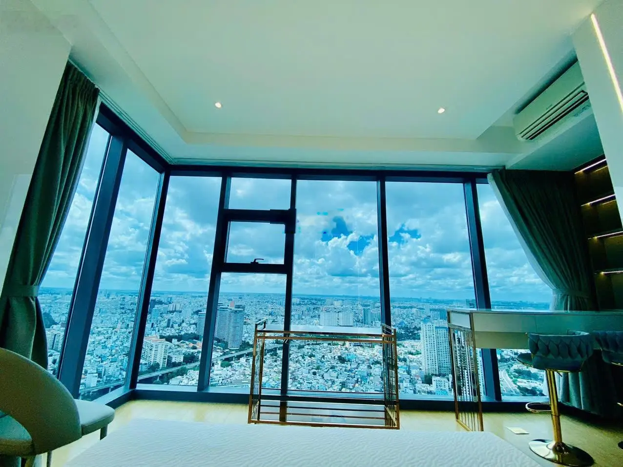 Bán căn hoa hậu Sunwah Pearl, góc 2PN 2WC tầng 48, view sông Quận 1, cầu Ba Son, full nội thất