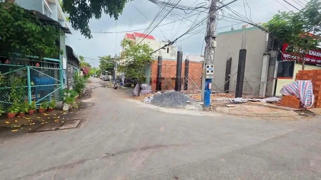 Bán đất tặng nhà đang cho thuê, gần trường học cấp 1,2,3 Dĩ An