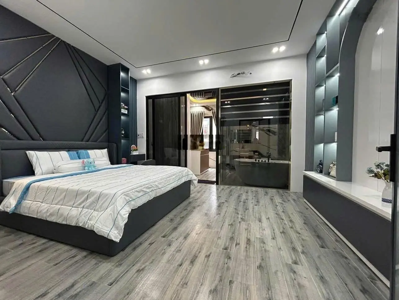 Nhà 3 tầng tân cổ điển mặt tiền Tô Hiệu, Hòa Minh, Liên Chiểu, Đà Nẵng