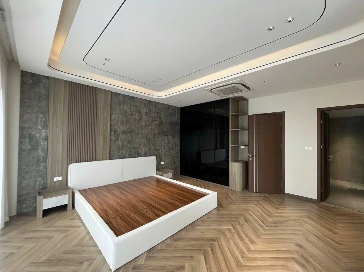 Nhà lô góc 6.5 tầng hiện đại-Lung Linh- Full Đồ tại Nguyễn Văn Cừ đường thông ô tô tránh-Kinh doanh
