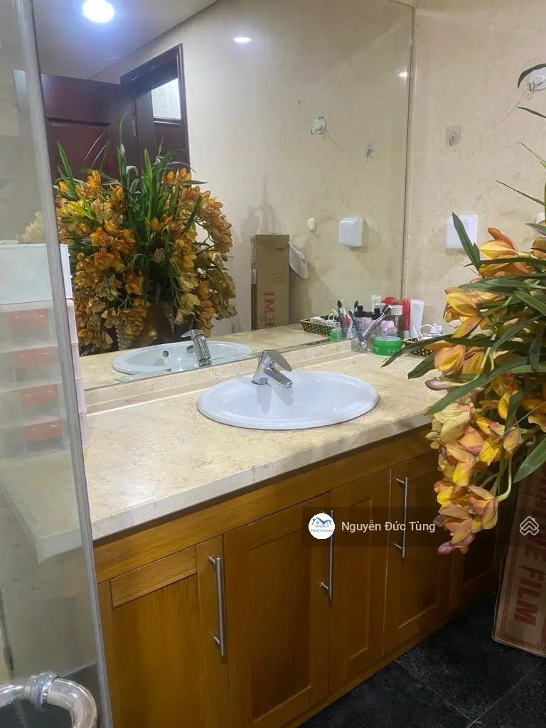 Bán gấp CCCC Royal City, 120m2, 2 ngủ, phòng khách siêu rộng, nội thất đẳng cấp, 10,3 tỷ