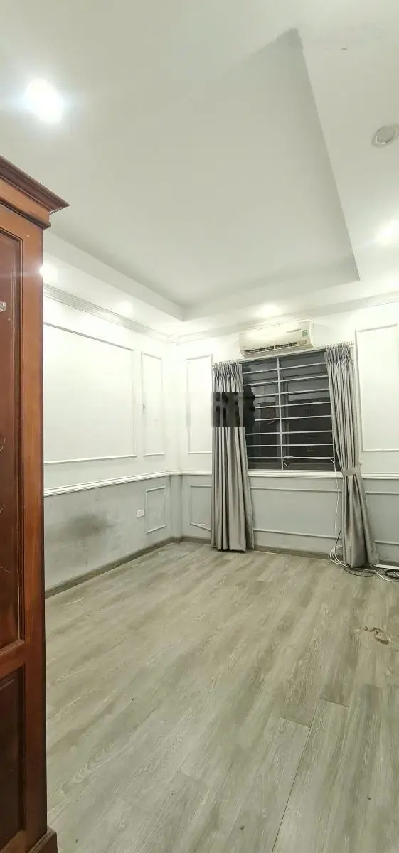 Nhà sổ đỏ 40 m2 - oto đỗ cửa - tiện ích xung quanh đầy đủ