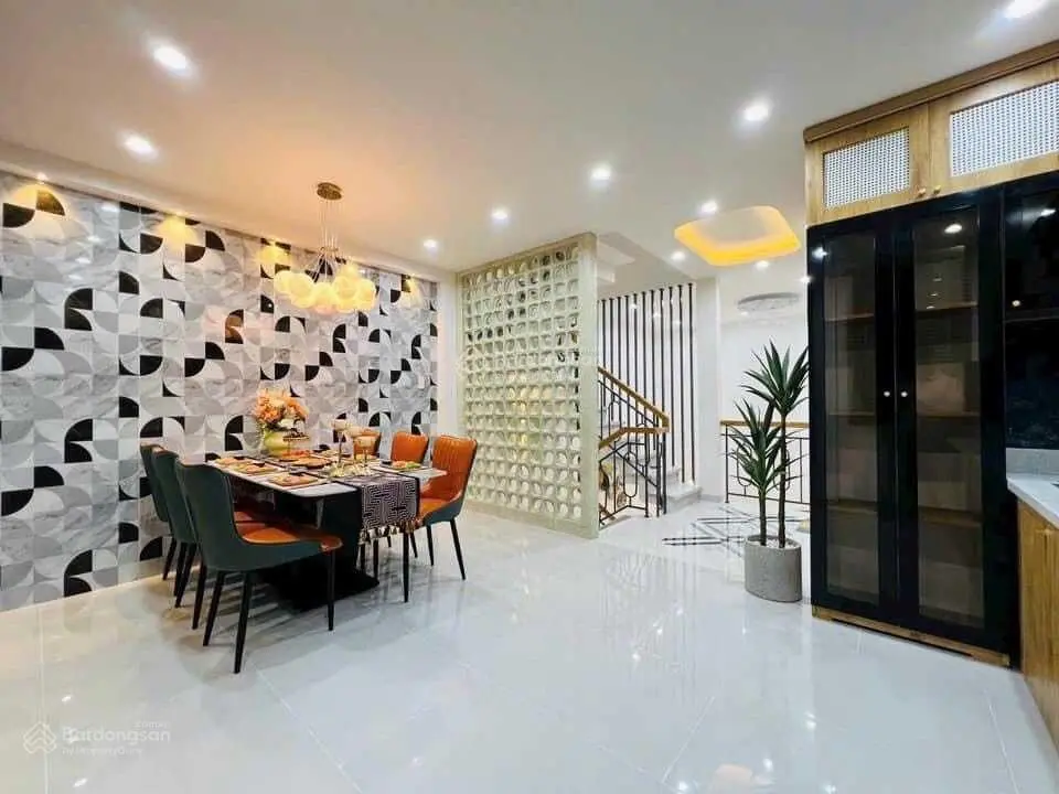 Chủ định cư nước ngoài sang nhanh nhà Lý Thái Tổ, P 10, Quận 10, DT 70m2, giá 3 tỷ 500tr, sổ riêng