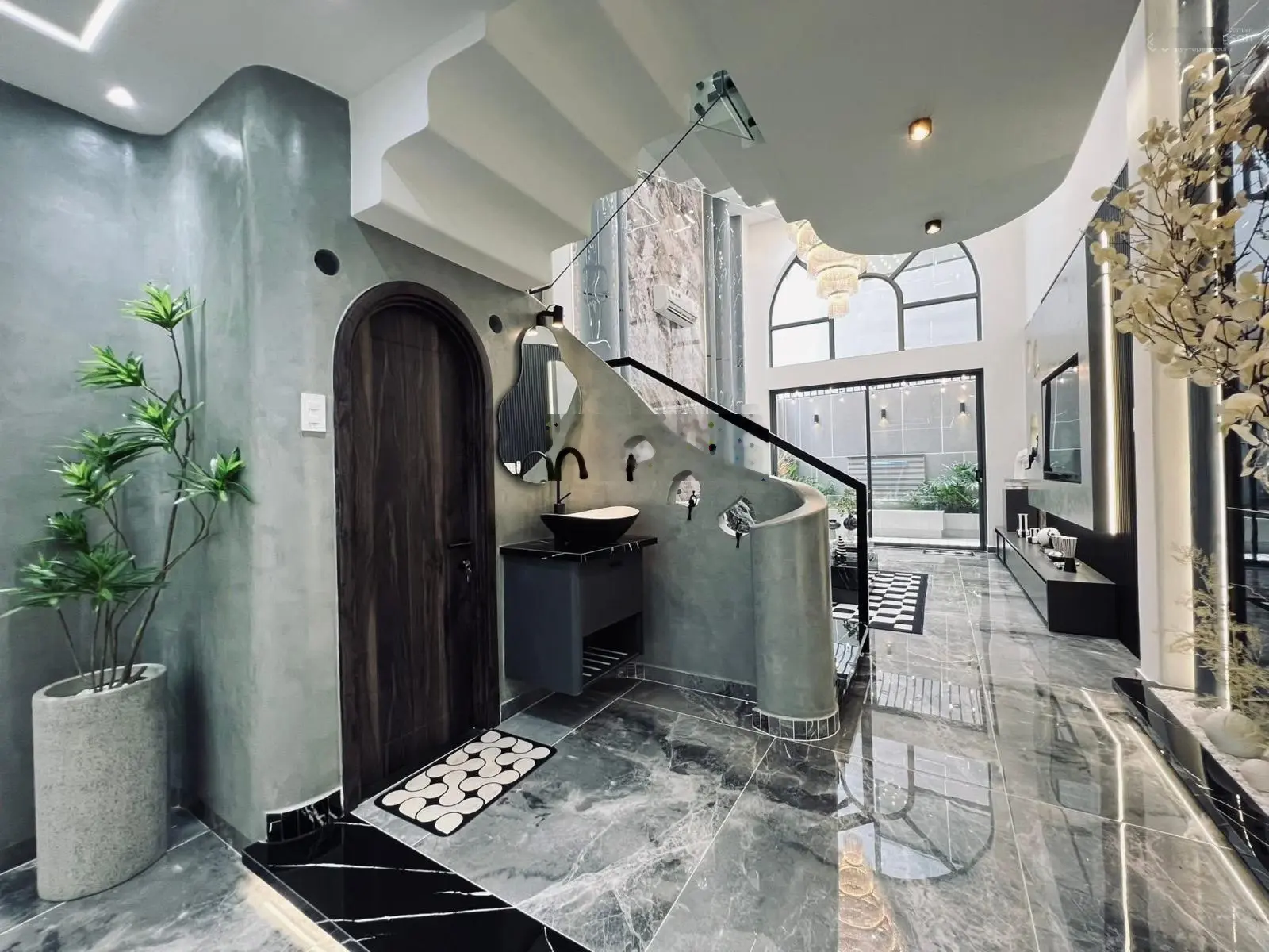 Nhà đẹp Giá Ngộp khu dân cư an ninh Đ.Lê Quốc Hưng P.12 Quận 4 Giá 4tỷ560/75m2(5x15m) Sổ sẵn