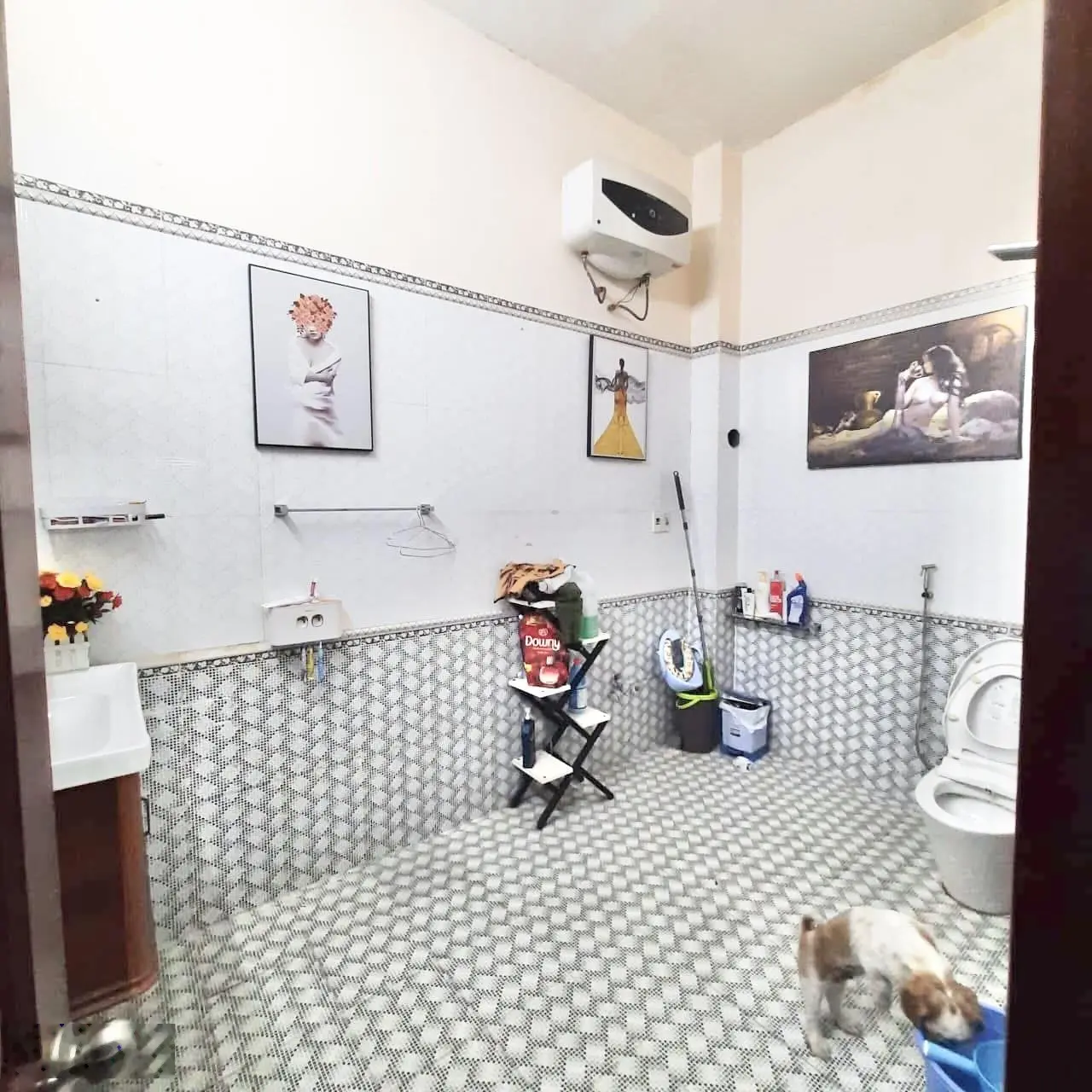Cần bán nhà lầu trệt ngang 8,8m có thể ngăn làm 2 căn lầu trệt sát bên chợ xóm nghèo