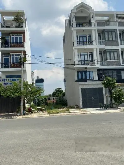 Tôi cần bán đất tại Đặng Thuỳ Trâm,P13 Bình Thạnh.Giá 3tỷ6/100m2.SHR, sang tên ngay.LH: 0799 255 ***
