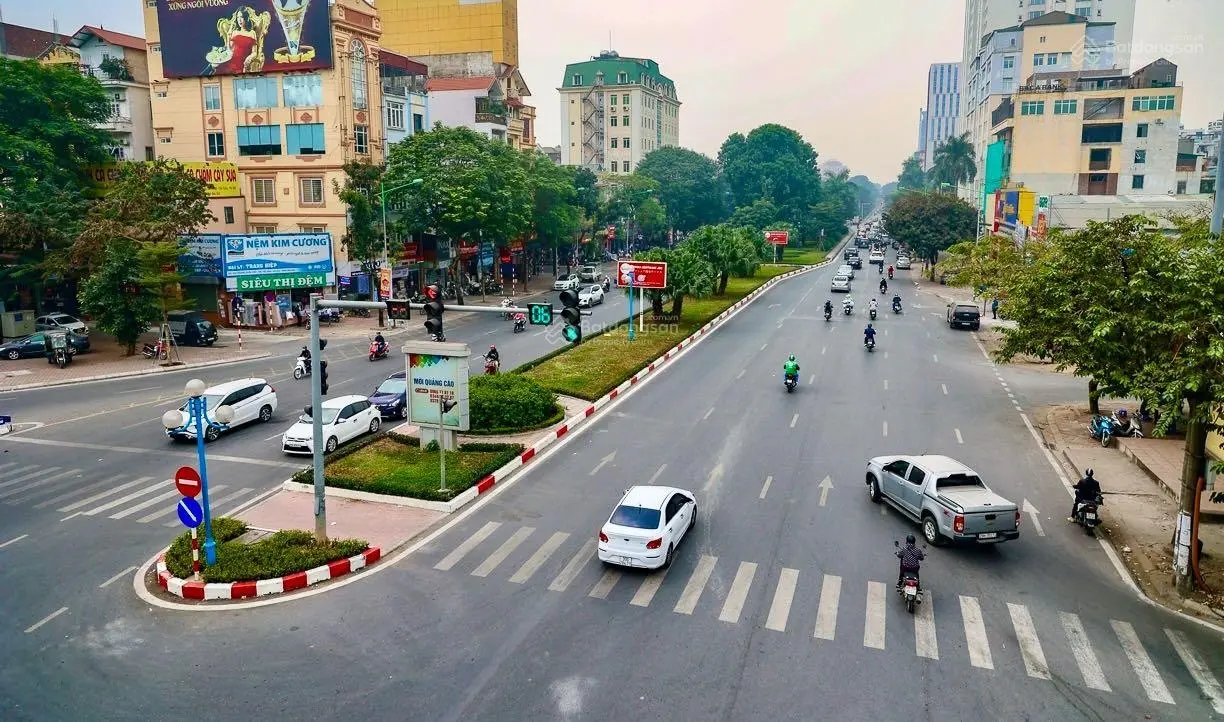 Cần bán nhà mặt ngõ to phố Nghĩa Đô, Quận Cầu Giấy. DT sổ 55m2 x 5T, MT 5m vị trí đẹp, KD sầm uất