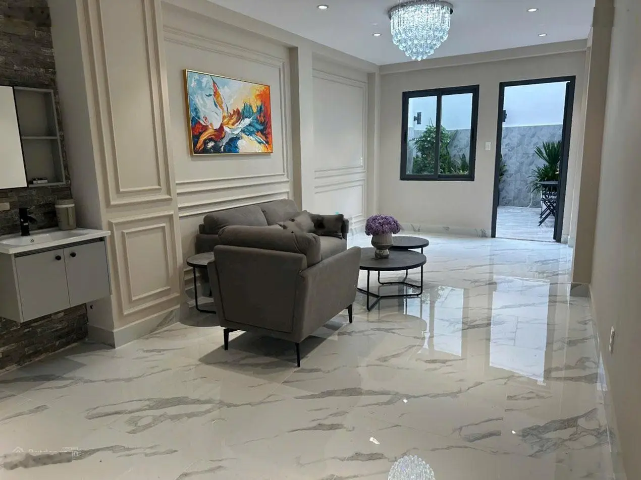 Nhà phố 5 lầu có thang máy, gara ôtô, full nội thất cao cấp khu kinh doanh sầm uất Đinh Công Tráng