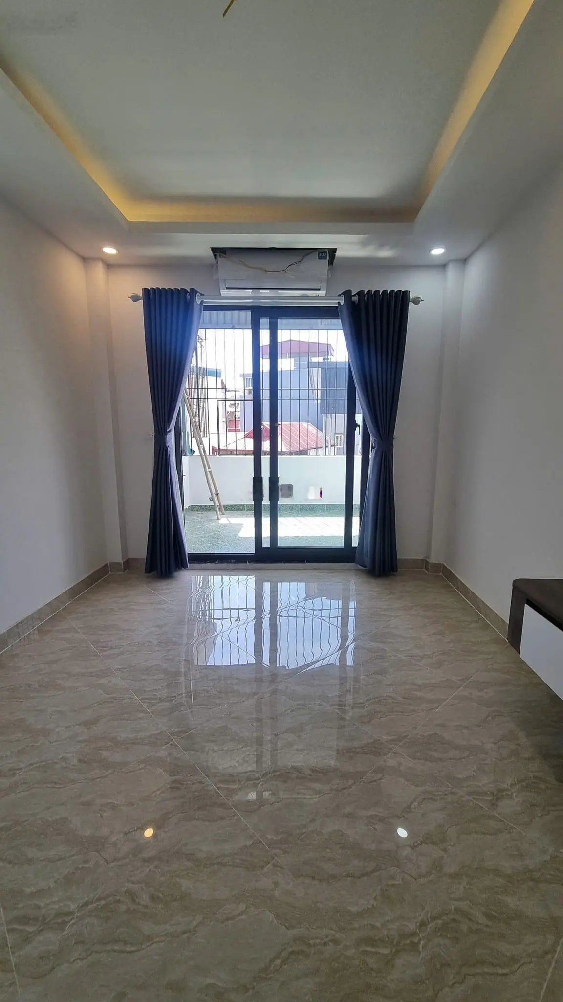(THANG MÁY) Bán nhà Tôn Đức Thắng 40mx6T thông sàn TM mới đẹp thoáng 30m ra phố 7 tỷ Đống Đa