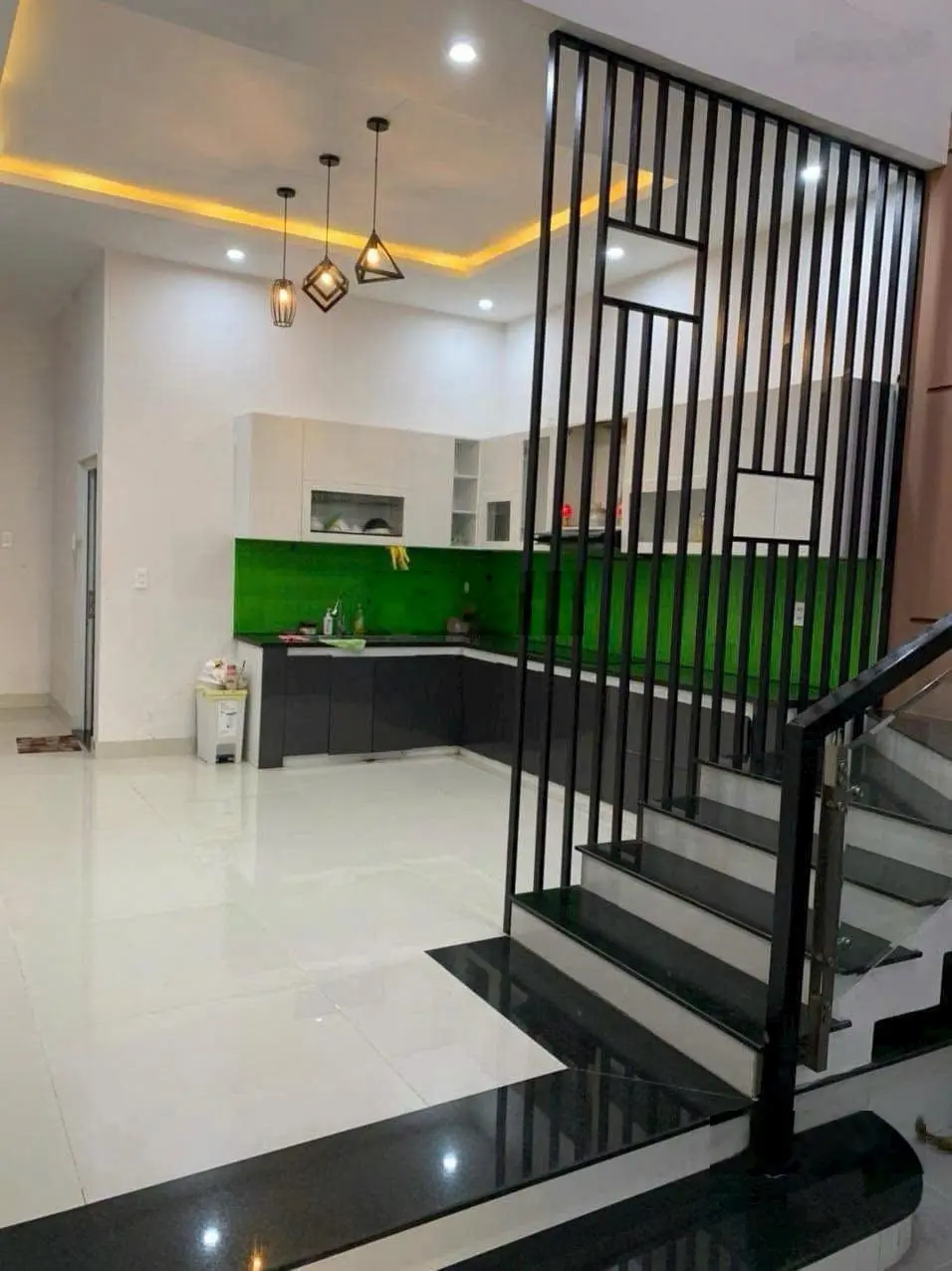 Nhà hai tầng đường Phùng Hưng - Đà Nẵng, đường 10,5m khu sầm uất Hoà Minh - vị trí kinh doanh