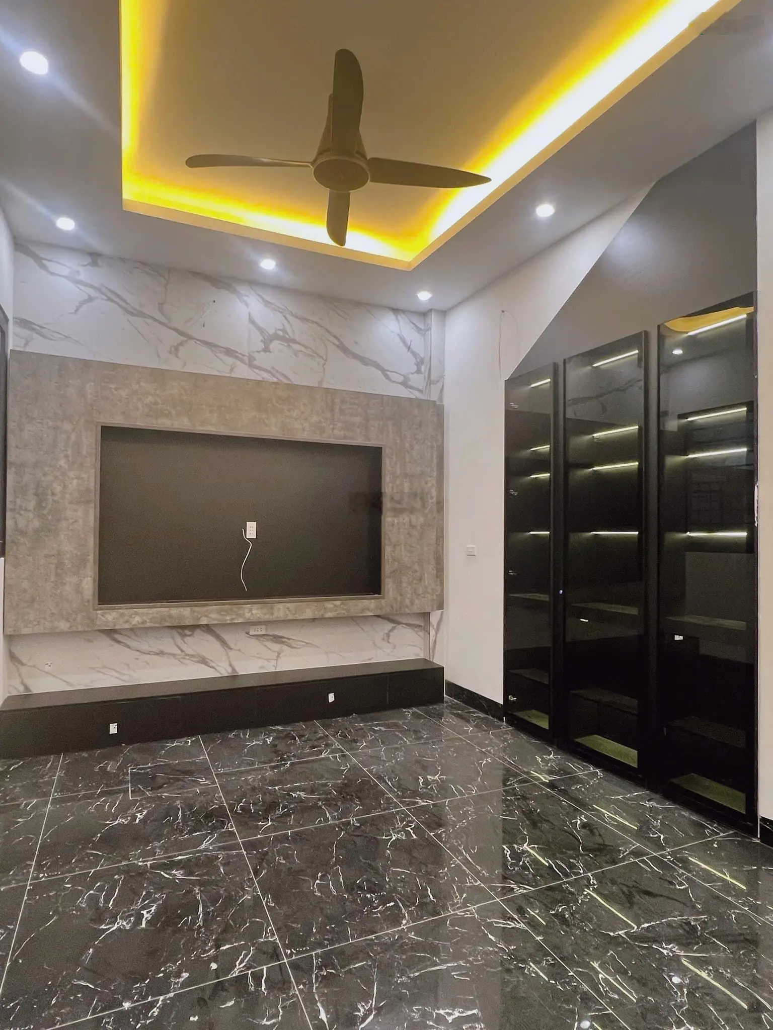 Ngõ quỳnh - phân lô - 20m ra phố - lô góc 3 mặt thoáng full nội thất cao cấp - thông tứ tung .