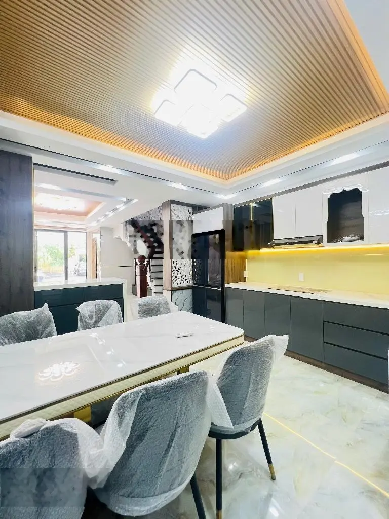 Mặt tiền kinh doanh TT Nhà Bè- nhà 5T thang máy xịn sò full nội thất - 69m2 - ngang 4m - chỉ 12,5tỷ