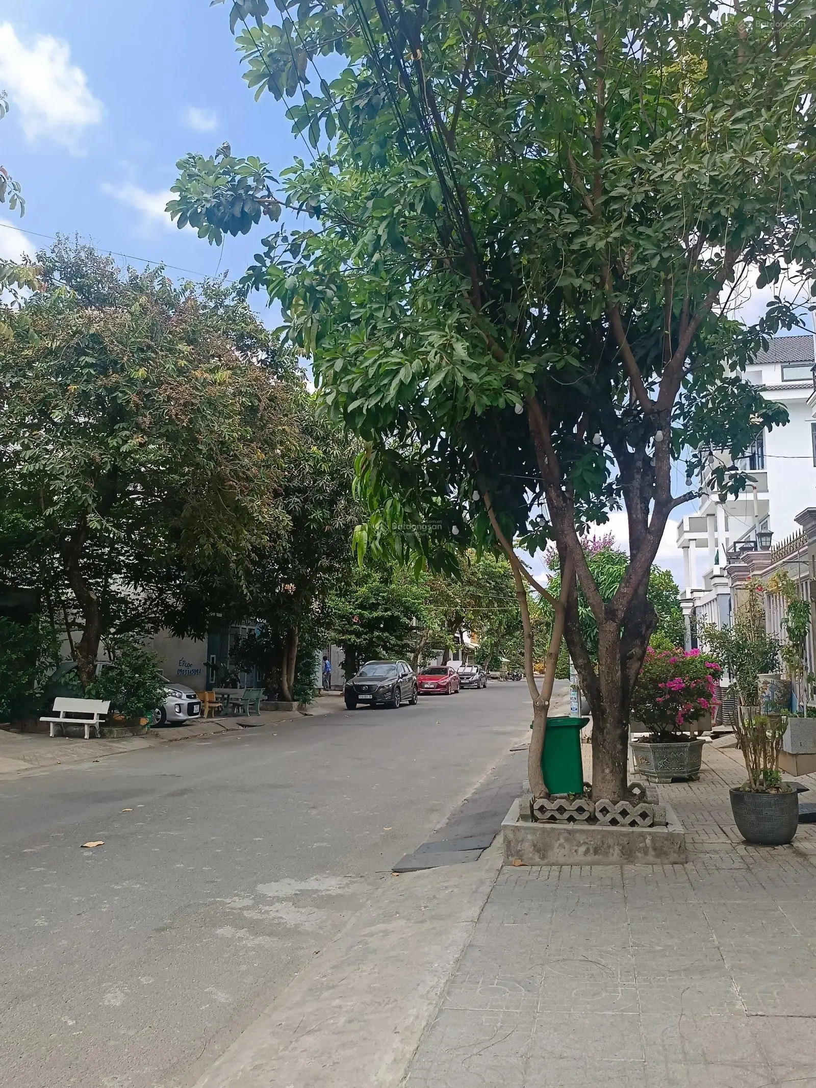 Chính chủ gửi bán nhà phố KDC Kiến Á, 1 trệt 2 lầu, sổ riêng hoàn công. Giá 10,5 tỷ bớt lộc