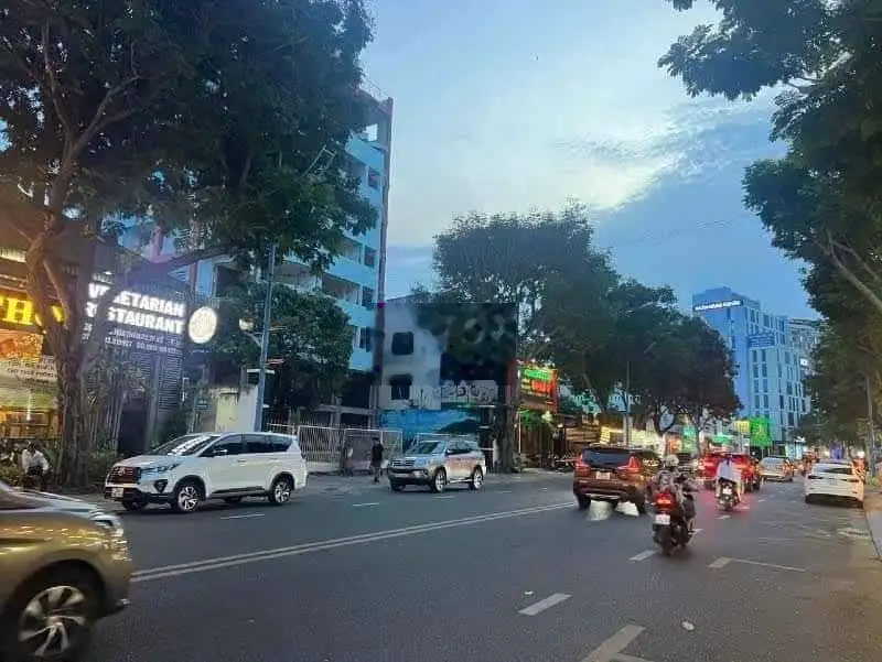 Bán nhà mặt tiền đường phan chu trinh p2 . Ra biển chỉ 100m