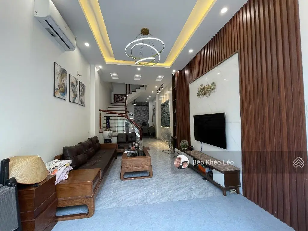 Bán nhà dân xây Ngọc Lâm, 48m2 5 tầng Mt 4m ngõ thông , ô tô qua nhà. 10 tỷ 686 tr. LH 0843125777