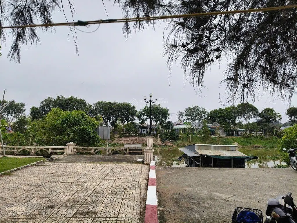 Chủ ngộp bank 6,5tỷ gấp bán nhà hàng sân vườn bên sông 1602m2, full thổ chỉ 8,5 tỷ