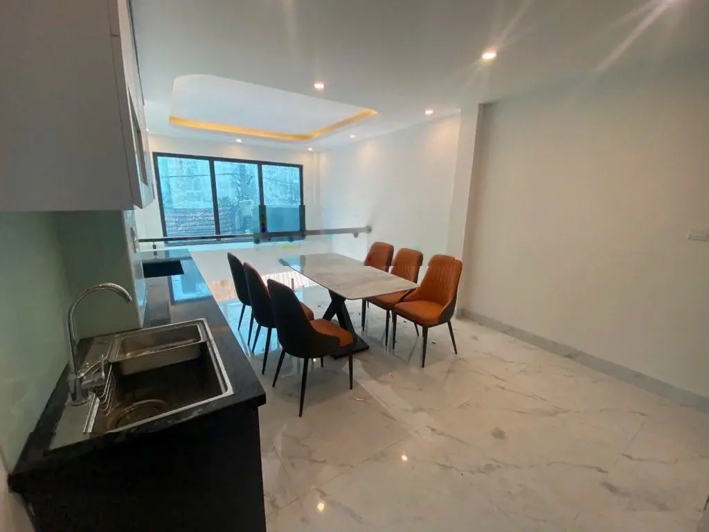 Bán nhà mp Chiến Thắng, Hà Đông, 100m2 x 5 tầng, mt 5m, vỉa hè oto đỗ, thang máy, kinh doanh, 2X tỷ