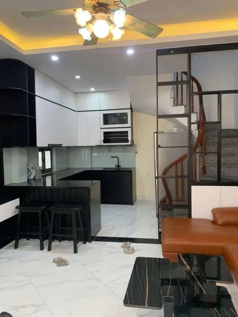Nhà đẹp lô góc Cổ Linh, 33m2 x 5 tầng, trước nhà 3m; tặng đến 99% nội thất, 4.85 tỷ có thương lượng