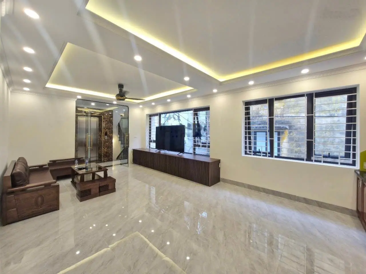 NGỌC LẦM PHỐ NHÀ 6tầng thang máy ngõ ôtô sổ đỏ 47m2 long biên bán
