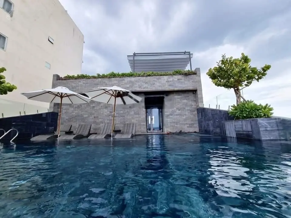 CC bán lô đất Nguyễn Văn Linh 580m2 rẻ nhất thị trường. Giá 300 tr/m2, gần cầu Rồng