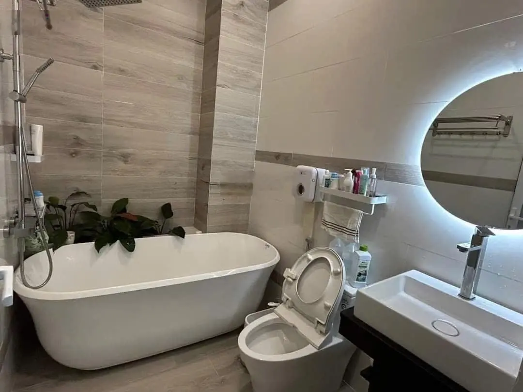 Cần bán nhà đẹp 3 tầng, đường 13m TĐC Đất Lành, giá rẻ
