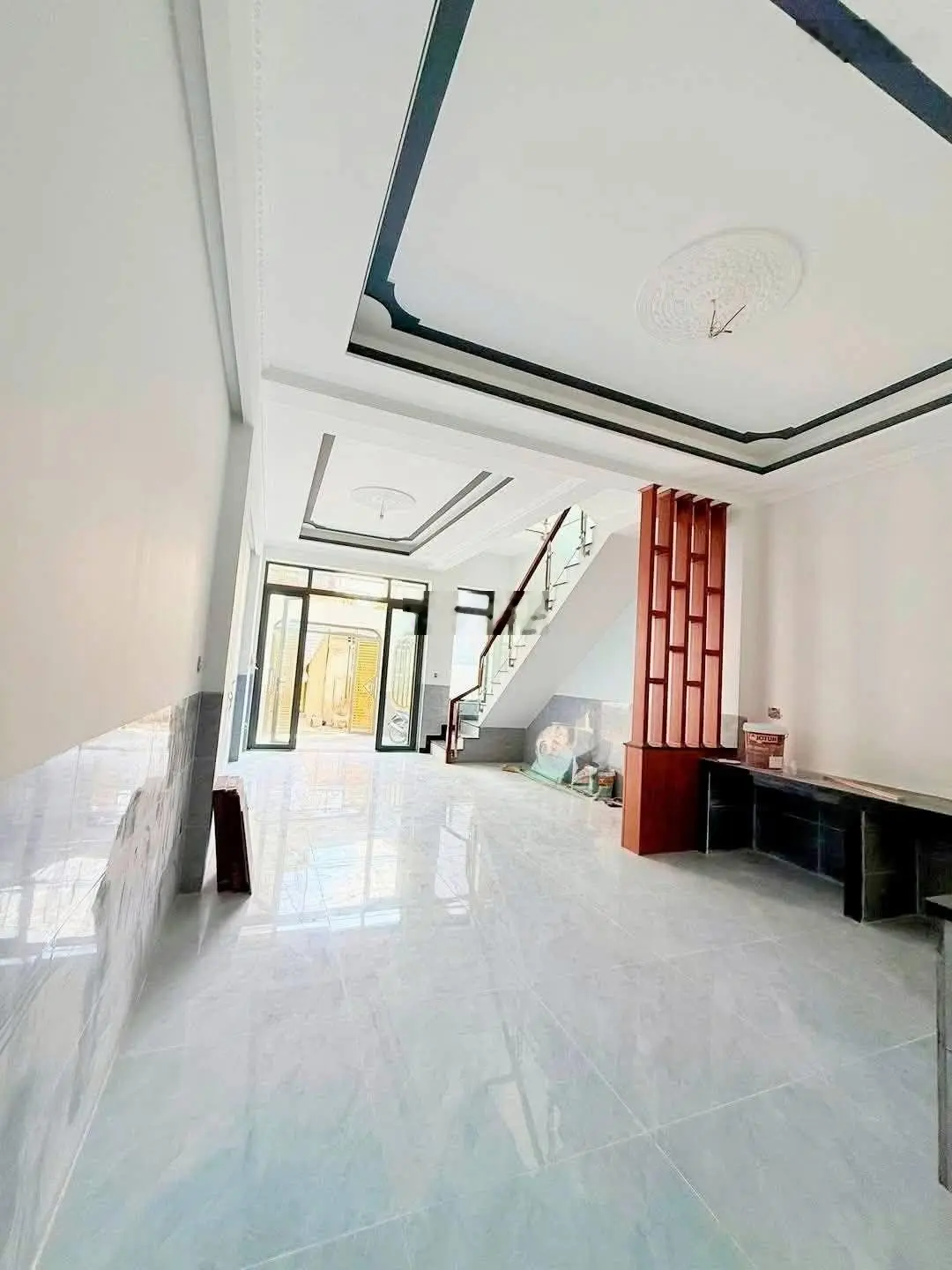 Nhà lầu trệt mới xây gần chợ bờ hồ xóm Vắng
